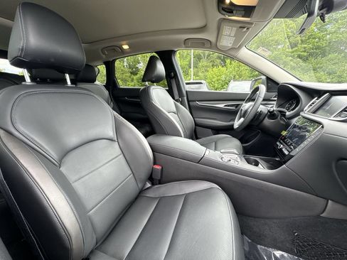 Certified 2025 INFINITI QX50 Luxe w/ Accent Package AWD/4WD image 27