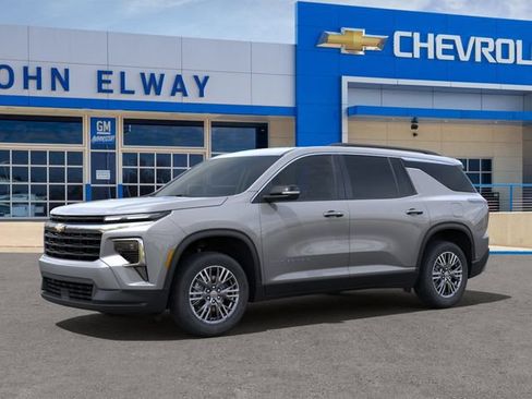 New 2024 Chevrolet Traverse LT FWD image 2