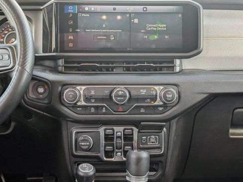 Used 2025 Jeep Gladiator Sport AWD/4WD image 15