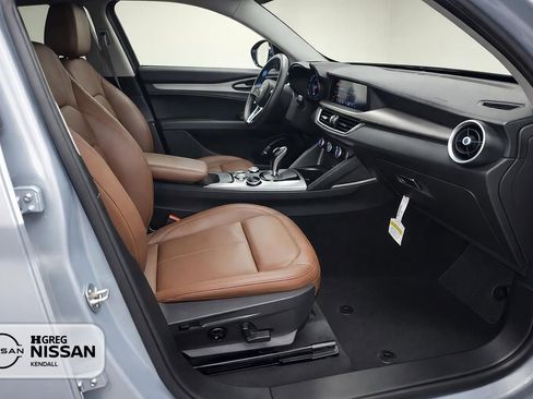 Used 2024 Alfa Romeo Stelvio Ti image 9
