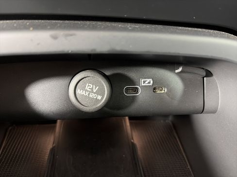 Used 2025 Volvo XC40 B5 Core AWD/4WD image 26