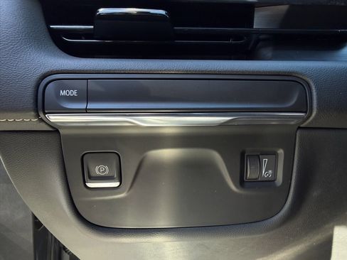 Used 2022 Cadillac Escalade Premium Luxury image 16