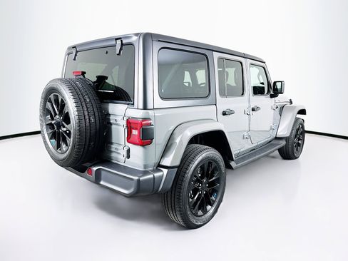 Used 2023 Jeep Wrangler Unlimited Sahara w/ Cold Weather Group AWD/4WD image 9