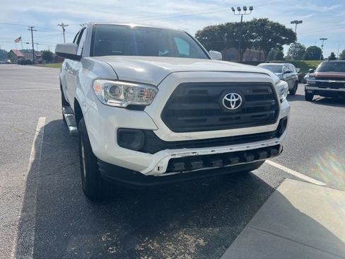 Used 2016 Toyota Tacoma SR RWD image 4