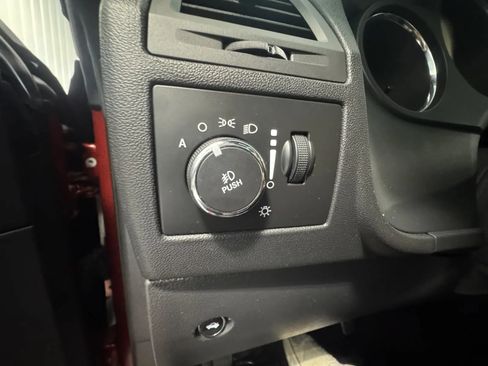 Used 2014 Dodge Challenger R/T RWD image 28
