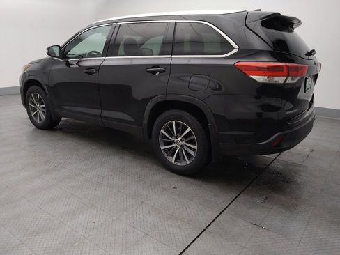 Used 2019 Toyota Highlander XLE image 3