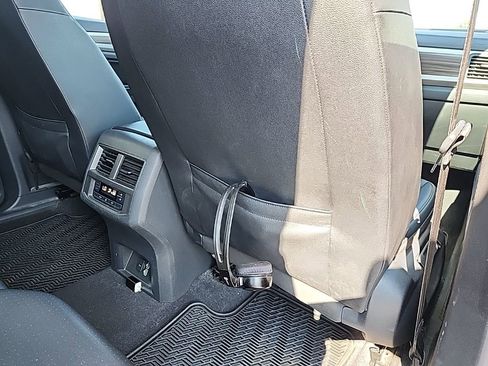 Used 2021 Volkswagen Atlas SE image 15