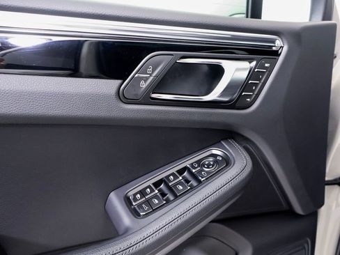 New 2026 Porsche Macan image 23