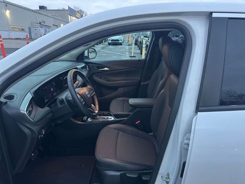 Used 2025 Buick Encore GX Preferred image 24