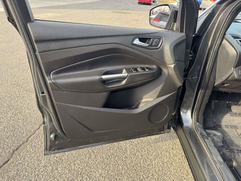 Used 2018 Ford Escape SE w/ SE Sport Appearance Package image 21