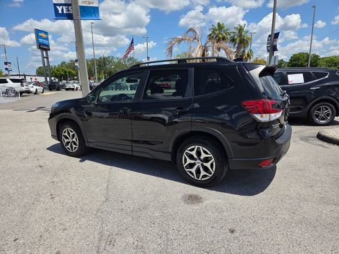 Used 2020 Subaru Forester Premium AWD/4WD image 10