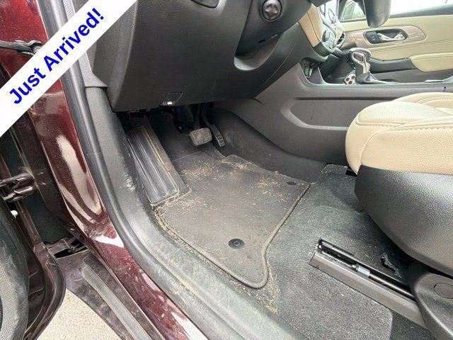 Used 2023 Chevrolet Traverse Premier FWD image 42