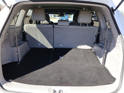 Used 2019 Toyota Highlander LE image 12