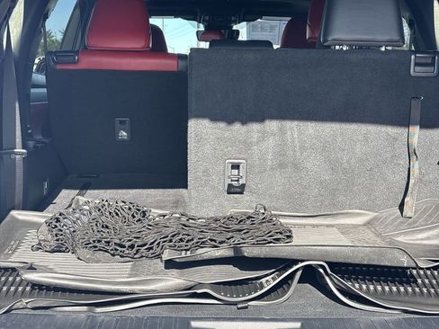 Used 2023 Toyota Highlander L image 27