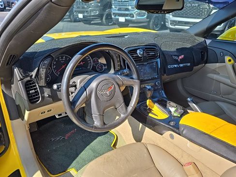 Used 2005 Chevrolet Corvette Coupe w/ Preferred Equipment Group RWD image 17