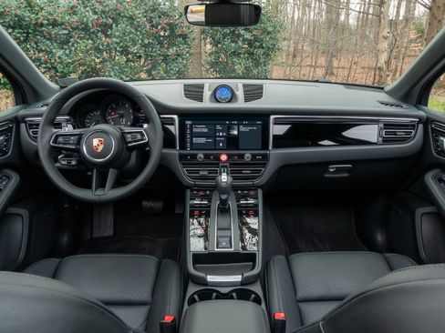Certified 2025 Porsche Macan image 22