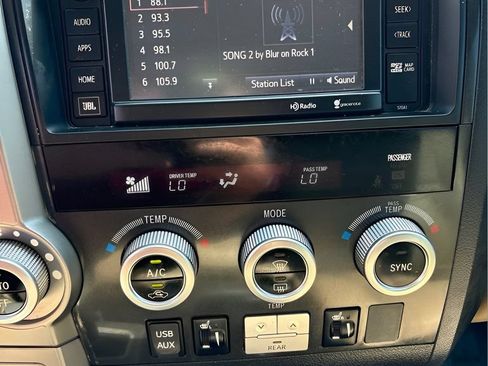 Used 2015 Toyota Sequoia Limited RWD image 33