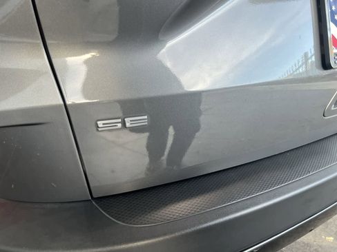 Used 2022 Ford Escape SE w/ SE Sport Appearance Package image 29