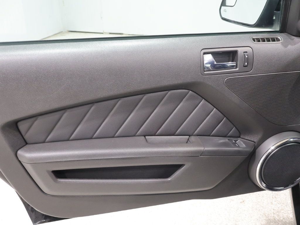 Used 2013 Ford Mustang Premium RWD image 14