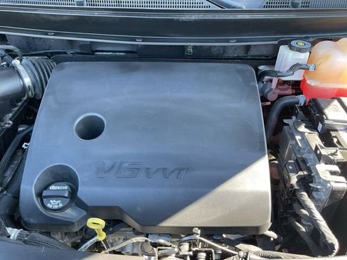 Used 2023 Buick Enclave Essence w/ Experience Buick Package FWD image 11