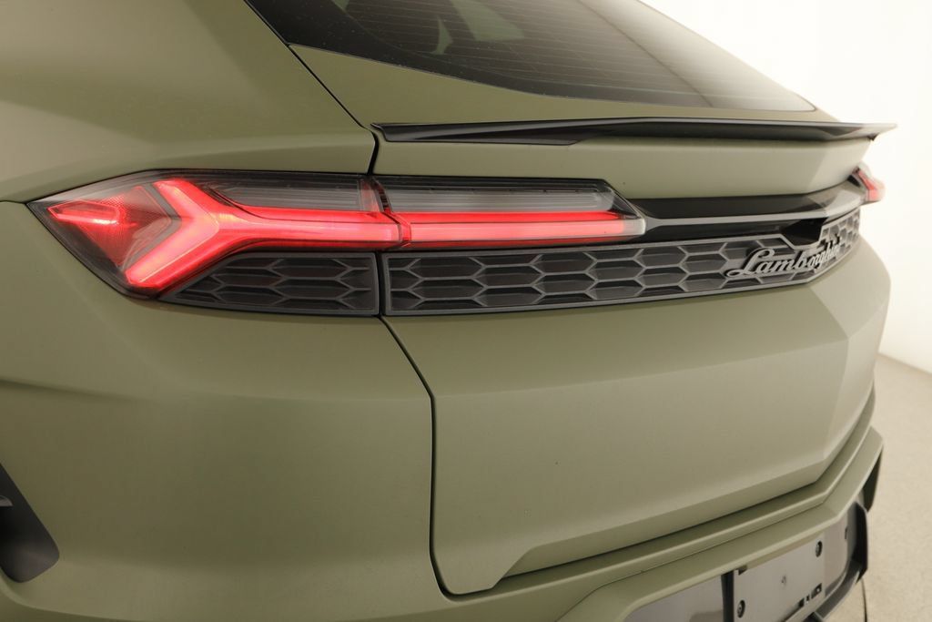 Used 2025 Lamborghini Urus SE AWD/4WD image 34