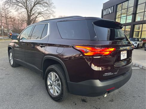 Used 2023 Chevrolet Traverse LT image 3