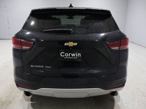 Used 2025 Chevrolet Blazer LT image 3