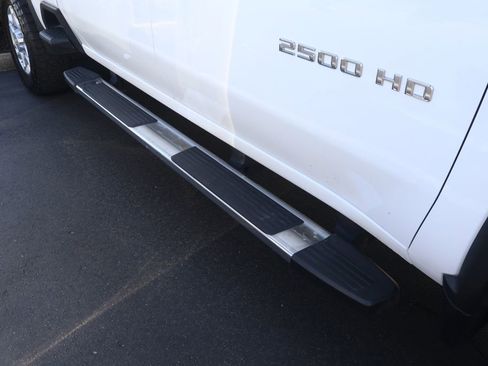 Used 2024 Chevrolet Silverado 2500 LT AWD/4WD image 10