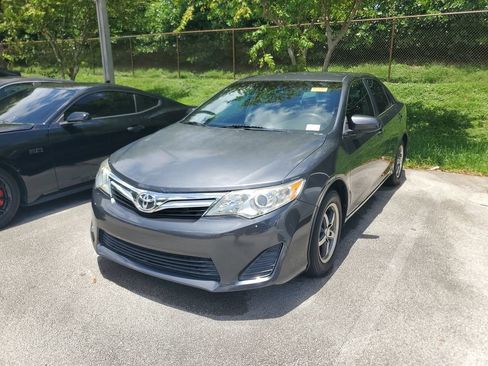 Used 2012 Toyota Camry LE FWD image 3