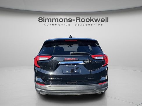 Used 2024 GMC Terrain SLE image 5