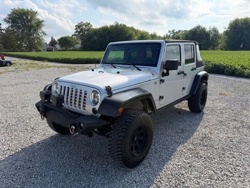 Used 2008 Jeep Wrangler Unlimited Sahara w/ Dual Top Group AWD/4WD image 18