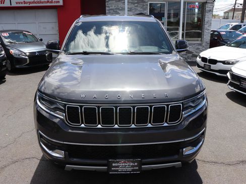 Used 2024 Jeep Wagoneer Series II w/ Flexible Seating Group AWD/4WD image 9