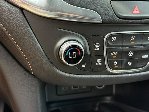 Used 2020 Chevrolet Equinox Premier FWD image 22