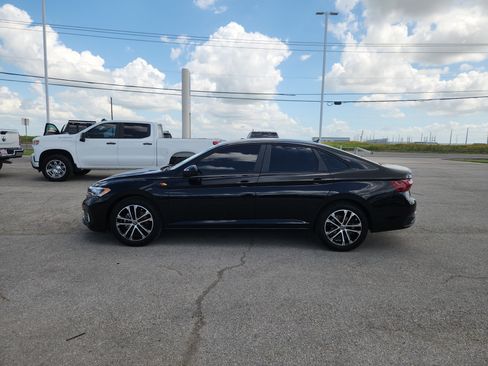 Used 2024 Volkswagen Jetta Sport FWD image 4