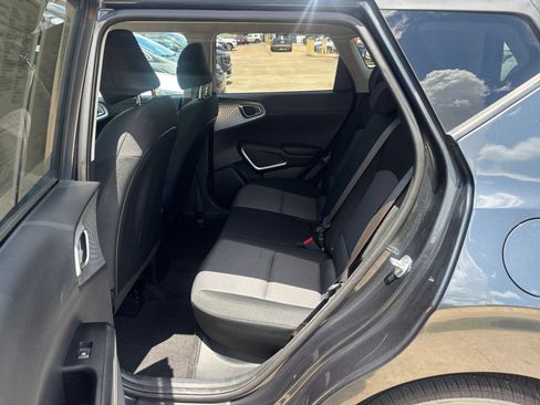 Used 2025 Kia Soul LX w/ LX Technology Package FWD image 24