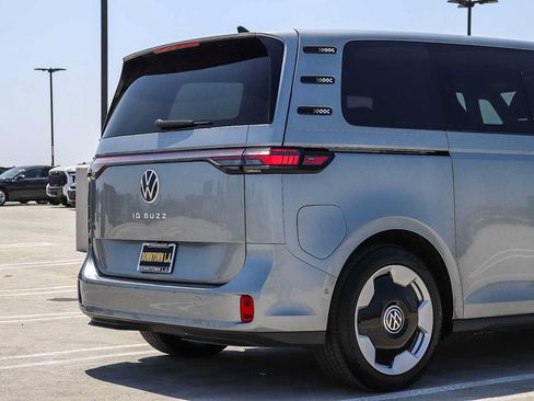 New 2025 Volkswagen ID. Buzz Pro S RWD image 9