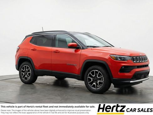 Used 2025 Jeep Compass Trailhawk image 1