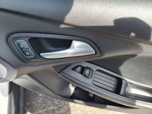 Used 2017 Ford Focus SE FWD image 10