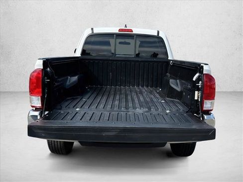 Used 2017 Toyota Tacoma SR5 w/ SR5 Appearance Package (SM) image 7