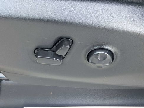 Used 2023 Chrysler Pacifica Touring-L FWD image 21