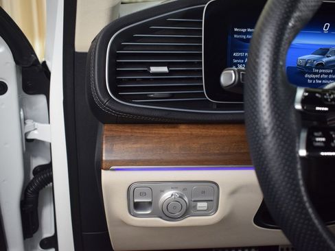 Used 2025 Mercedes-Benz GLS 450 4MATIC image 30