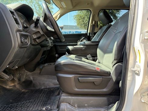 Used 2020 RAM 2500 Tradesman w/ Chrome Appearance Group AWD/4WD image 8