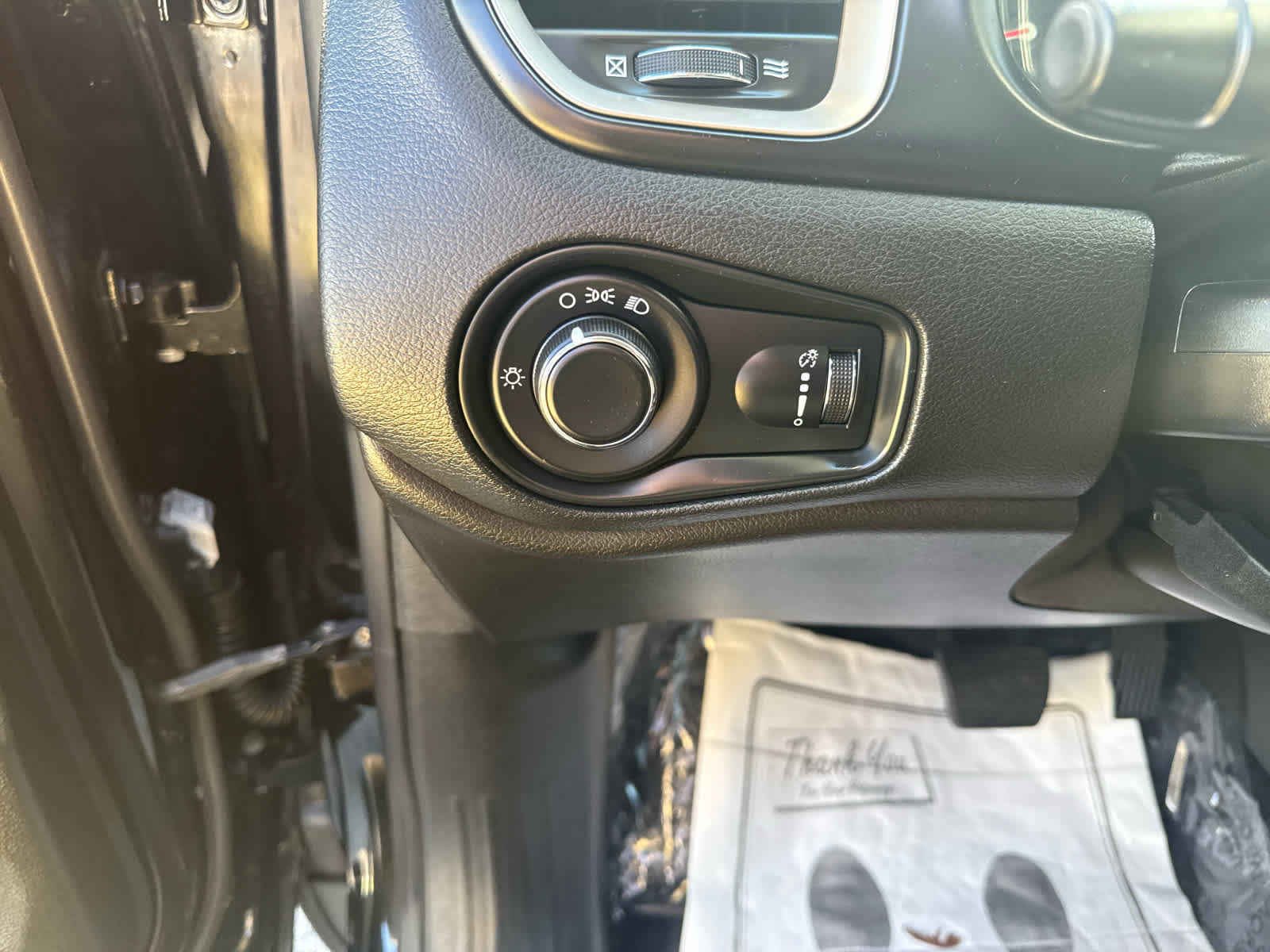 Used 2016 Jeep Renegade Sport w/ Power & Air Group FWD image 17