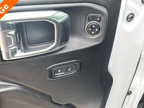 Used 2025 Jeep Wrangler Unlimited Rubicon 4xe w/ Convenience Group image 13