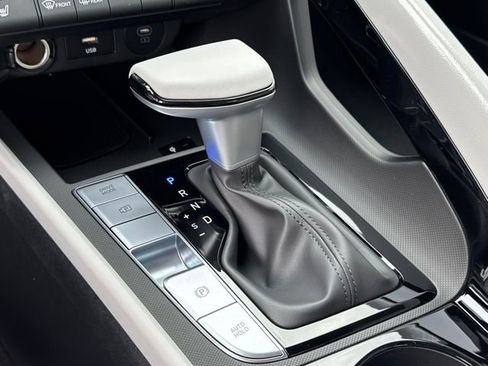 New 2026 Hyundai Elantra Limited FWD image 13