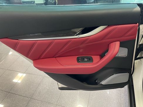 Used 2022 Maserati Levante Modena AWD/4WD image 32