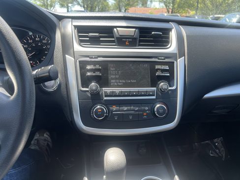Used 2017 Nissan Altima 2.5 S FWD image 19