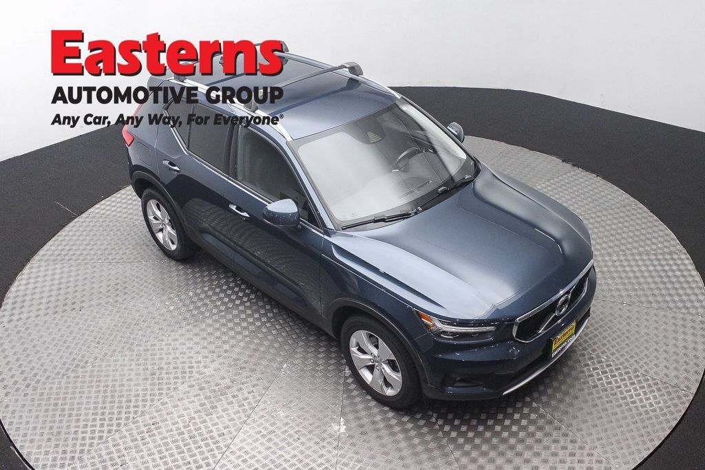 Used 2021 Volvo XC40 T5 Momentum AWD/4WD image 5