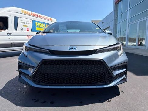 Used 2023 Toyota Corolla SE AWD/4WD image 2