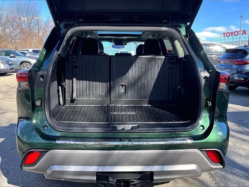 Certified 2025 Toyota Highlander Platinum image 31
